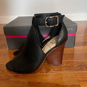 NWT Vince Camuto Wedge Sandals size 5